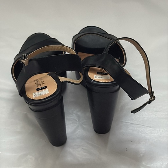 ZARA Basic black faux leather platform open toe sandals Sz 38
US Sz 7 - Picture 3 of 8